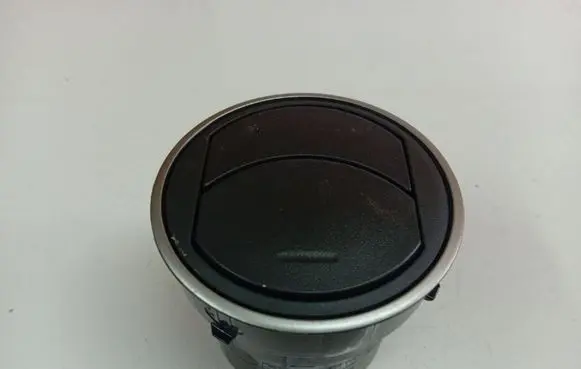Mazda 3 II Dash center air vent grill BBM464730