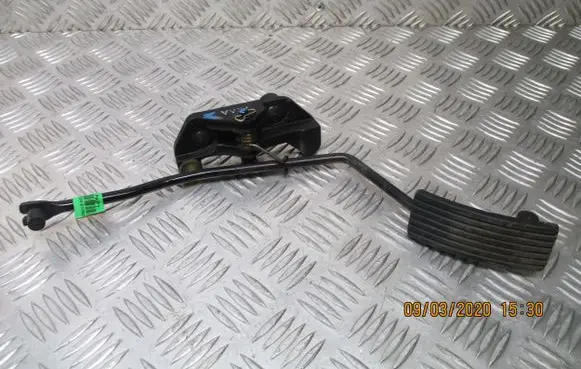 Hyundai i10 Brake pedal 32700-0X000