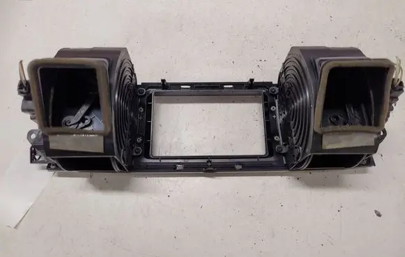 Jaguar XF X250 Dash center air vent grill 8X2319K617AH 8X2319K617BH