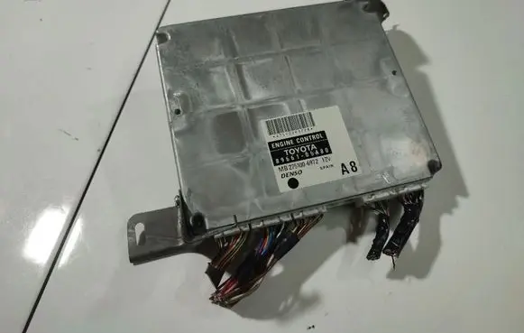 Toyota Avensis T250 Engine control unit/module 2751006972