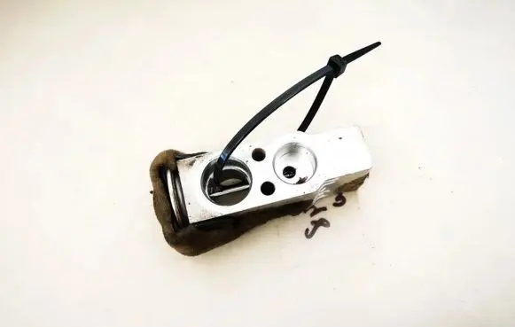 Toyota Avensis Verso Air conditioning (A/C) expansion valve 