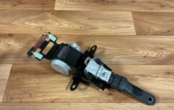 Honda FR-V Third row seat belt 6090768 609204800B 22007