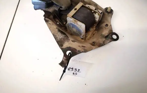 Middle seatbelt (rear)