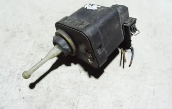 Headlight level adjustment motor