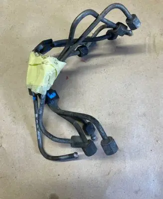 Fuel injector supply line/pipe