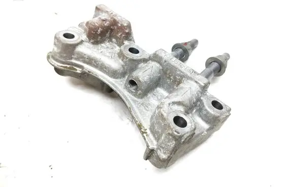 Citroen C4 Aircross Engine mounting bracket 9675618980