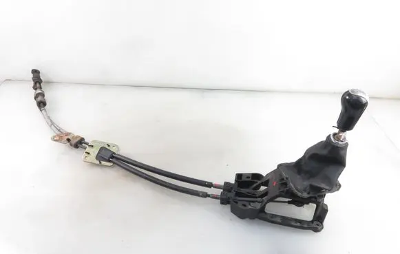 Toyota Avensis T250 Gear shifter/selector 