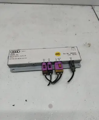 Audi A4 S4 B6 8E 8H Aerial antenna amplifier 8E9035225P