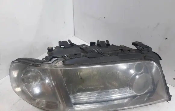 Audi A8 S8 D2 4D Headlight/headlamp 4D0941004BA
