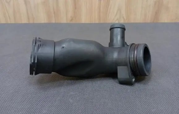 Mercedes-Benz E A207 Engine coolant pipe/hose 2712002056 A2712002056