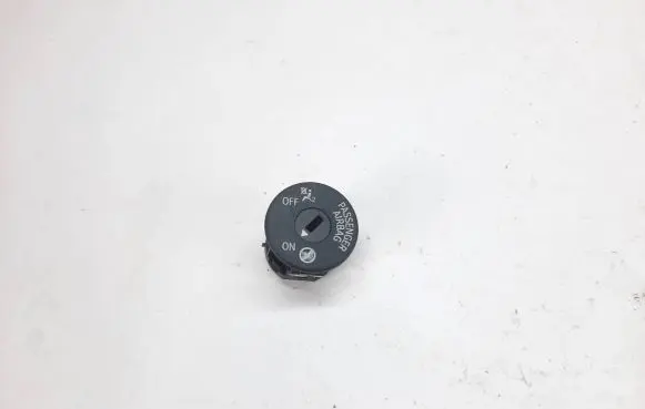 Passenger airbag on/off switch