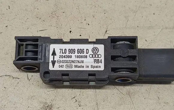 Volkswagen Phaeton Airbag deployment crash/impact sensor 7L0909606D 023272N27NJW 204399