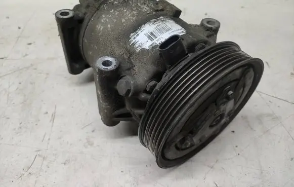Nissan Qashqai Air conditioning (A/C) compressor (pump) 01140543