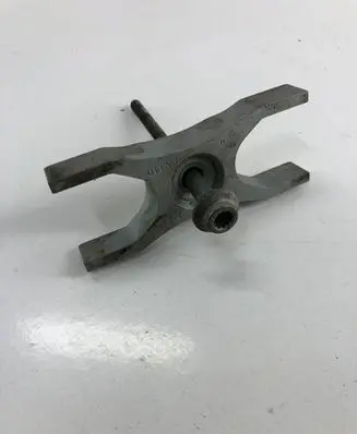 Audi A6 S6 C7 4G Fuel Injector clamp holder 04L216A