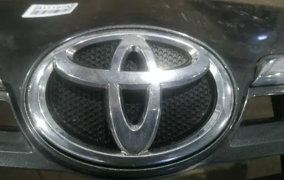 Toyota Avensis T250 Manufacturer badge logo/emblem 