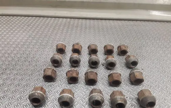 Chrysler Pacifica Nuts/bolts 
