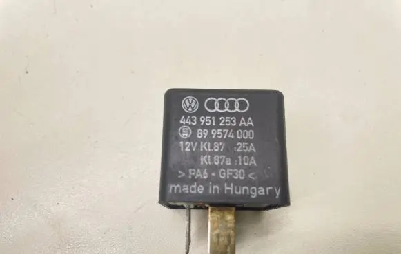 Audi A6 S6 C5 4B Other relay 443951253AA 899574000