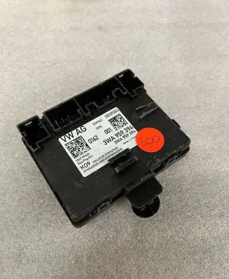 Volkswagen Golf VIII Door control unit/module 3WA959394