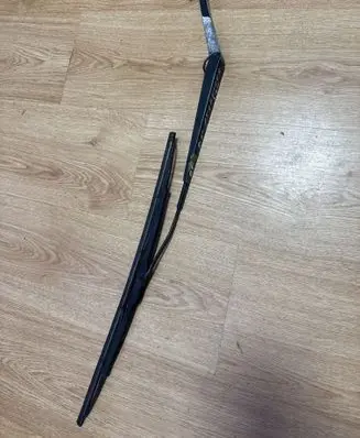 Chrysler PT Cruiser Front wiper blade arm