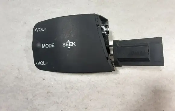Ford Mondeo Mk III Sound control switch 758710