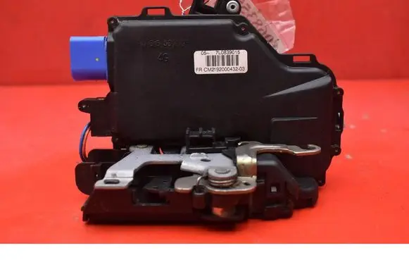 Seat Altea XL Rear door lock 7L0839015