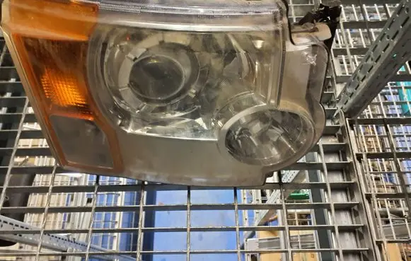 Land Rover Discovery 3 - LR3 Headlight/headlamp XBC500102
