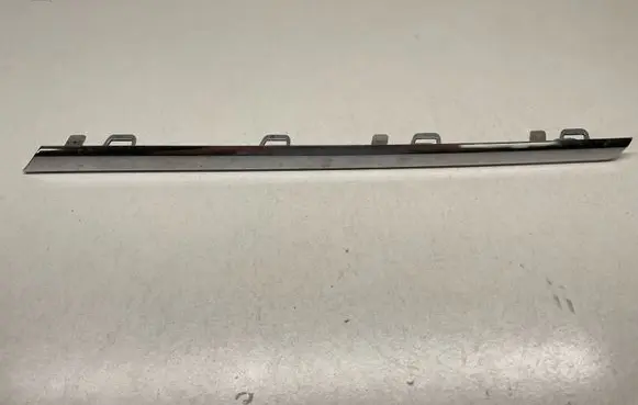 Mercedes-Benz CLS C218 X218 Front bumper upper radiator grill A2188850521 2188850521