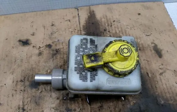 Volkswagen Bora Master brake cylinder 21027099
