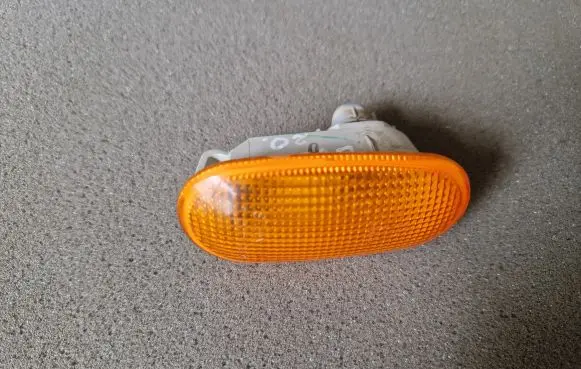 Mitsubishi L200 Front fender indicator light