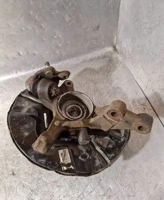 Toyota Corolla Verso AR10 Front wheel hub 43211
