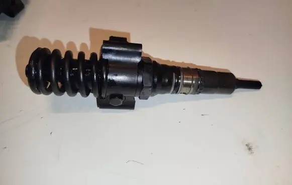 Fuel injector