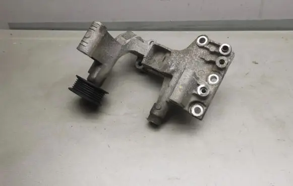 KIA Optima Generator/alternator bracket 