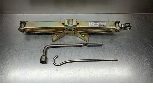 Honda CR-V Trunk/boot lower side trim panel 