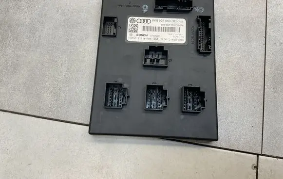 Audi A4 S4 B8 8K Comfort/convenience module 8K0907063DG