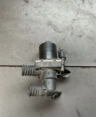 BMW 5 E60 E61 Coolant heater control valve 6920226 1147412174