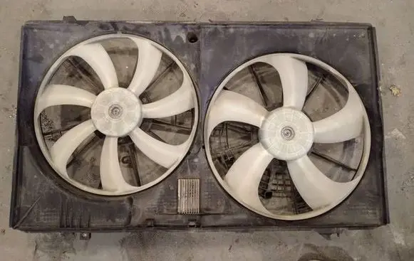 Toyota Sienna XL30 III Radiator cooling fan shroud 8925730070 499300330