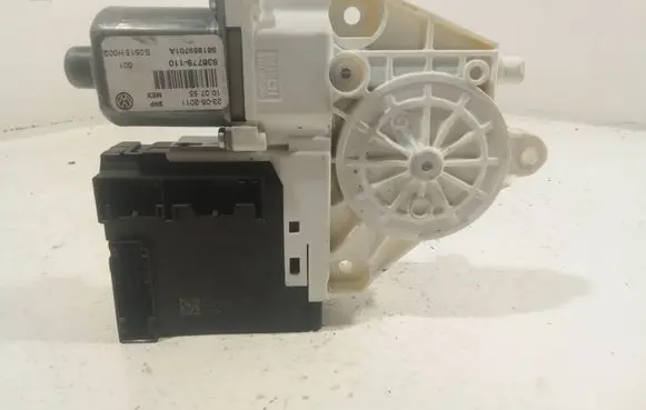 Volkswagen Jetta VI Front door window regulator motor 0130822229 C0959793c