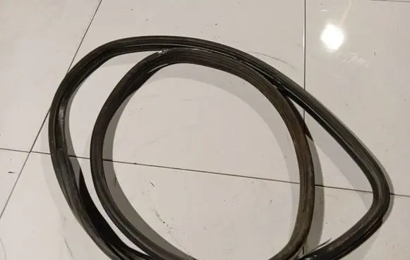Opel Zafira A Rubber seal front coupe door 