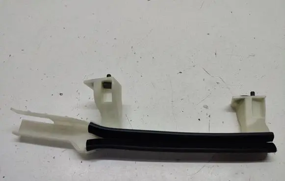 Opel Mokka B Front door windshield rail 9825359080