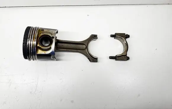Piston with connecting rod