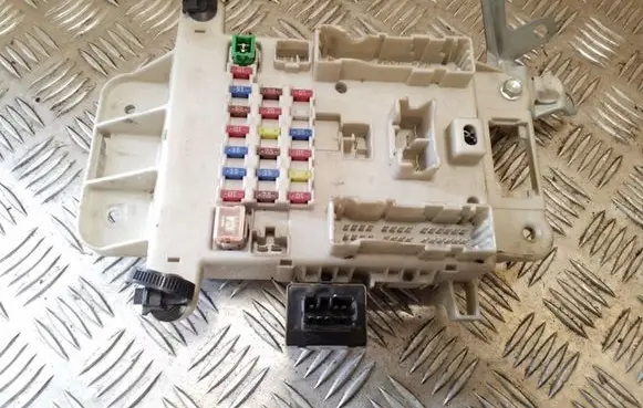 Toyota RAV 4 (XA20) Fuse module