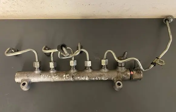 Volvo V60 Fuel main line pipe 31303612
