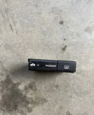 Toyota Prius c Windscreen/window heater switch 8479005110D MS341200265 06W34E