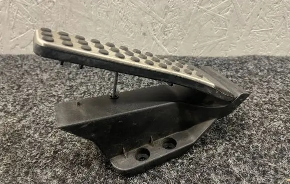 Mercedes-Benz S W222 Accelerator throttle pedal A2223001100