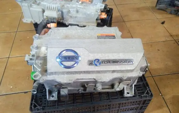 Voltage converter inverter