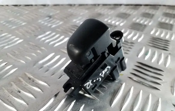 Nissan Juke I F15 Electric window control switch