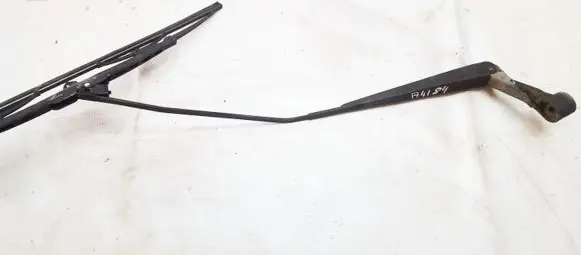 Front wiper blade arm