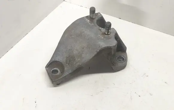 Gearbox mounting bracket