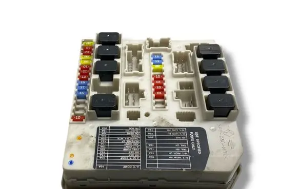Nissan Note (E11) Fuse module 284b7ax61a R1145 6F14