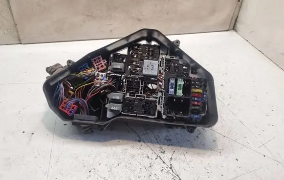 Volkswagen Touareg I Fuse module 7L0937615